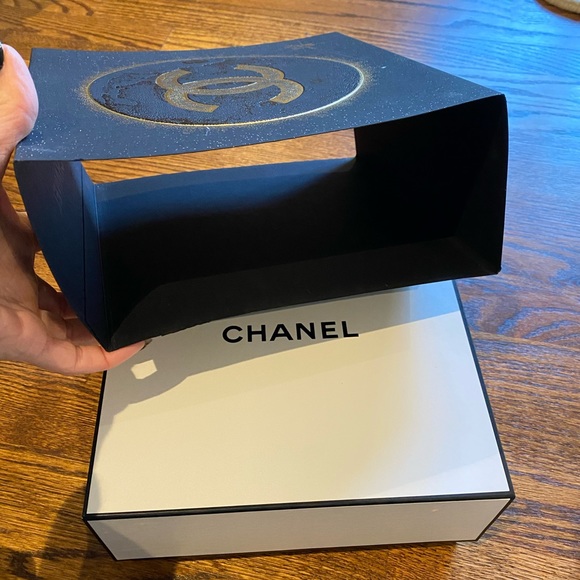 Authentic CHANEL BOX - Picture 8 of 9